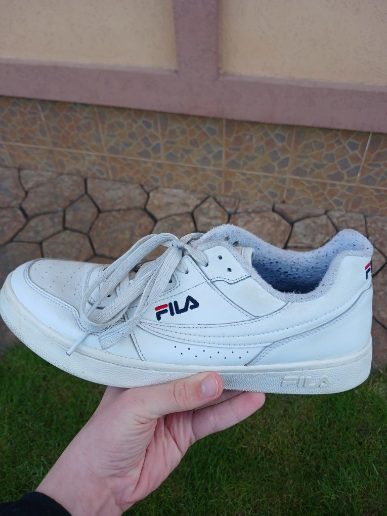 Продам кросівкі FILA