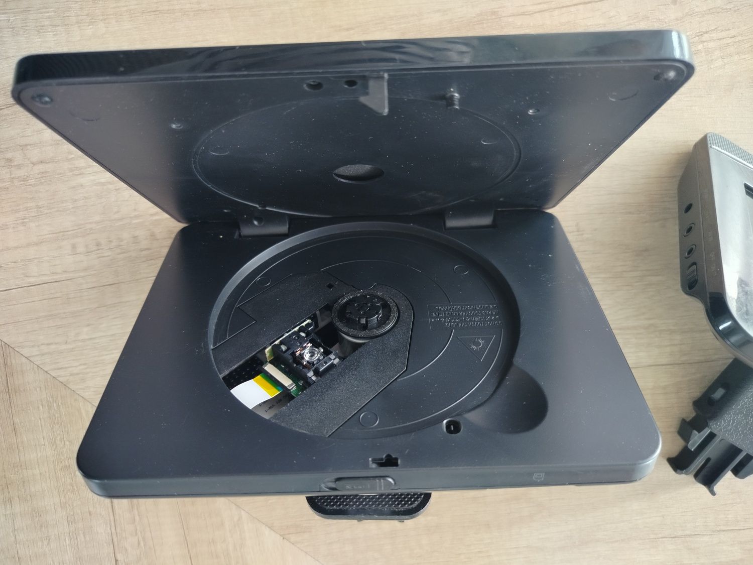 Telewizorek do auta