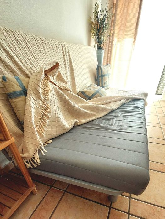 Sofá-cama Clic-Clac com colchão 10 cm – bom estado, negociavel