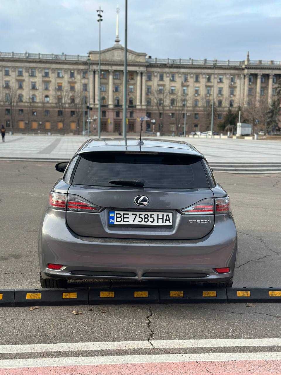 Lexus CT200h гибрид