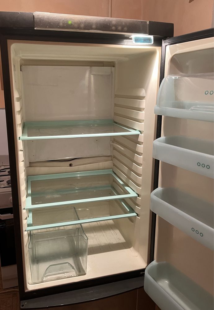 Запчастини для холодильника Electrolux ERB3400X