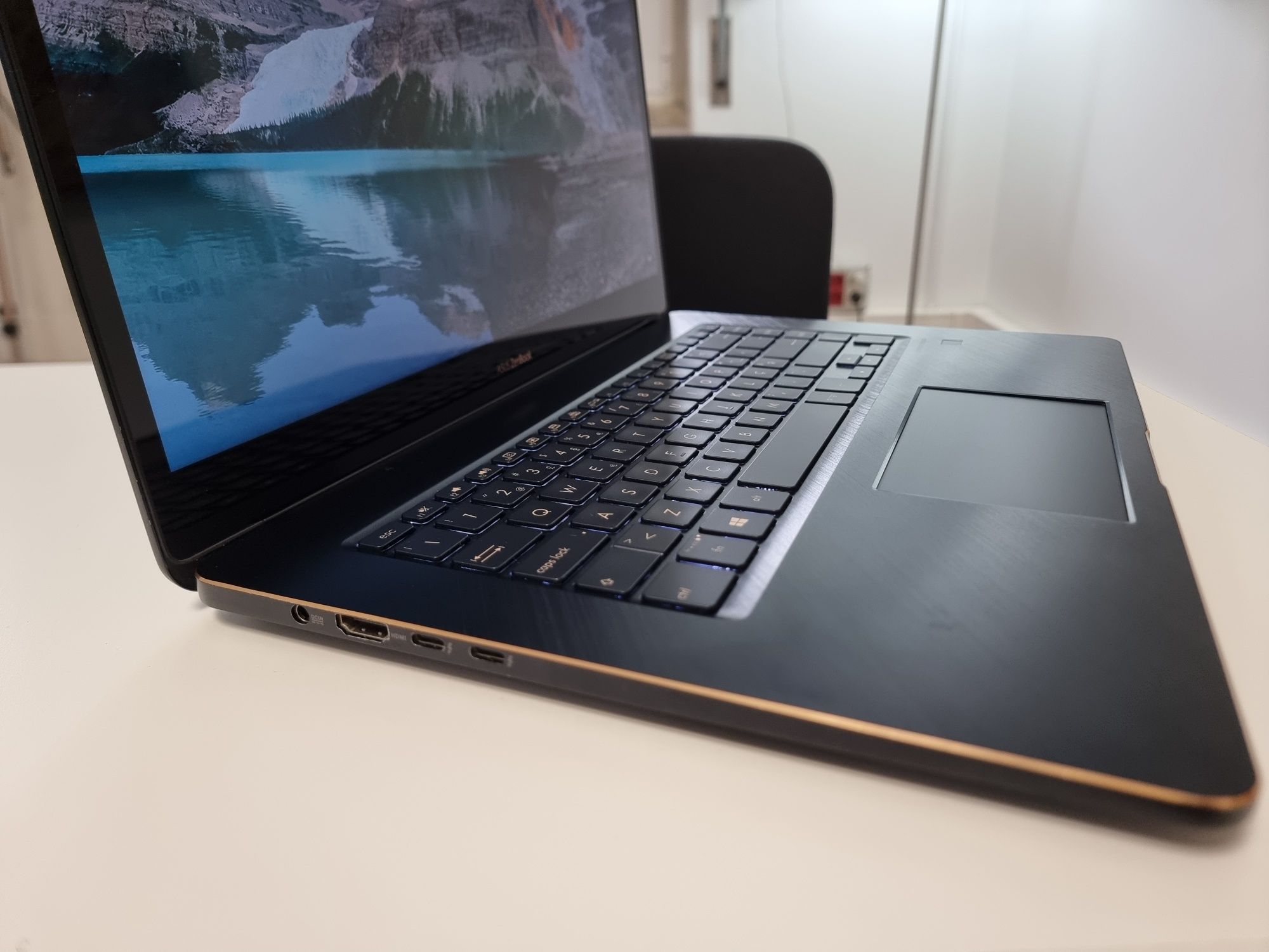 Computador Portátil DESKTOP ASUS ZenBook Pro 15 UX550GEX como novo