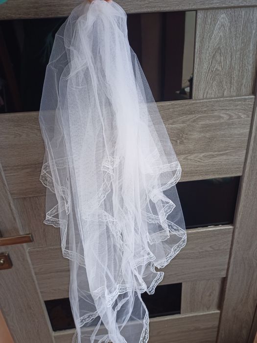 Фата двошарова в хорошому стані