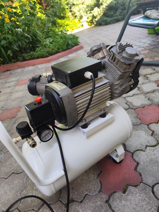 Стоматологічний компресор.Стоматологический компрессор.