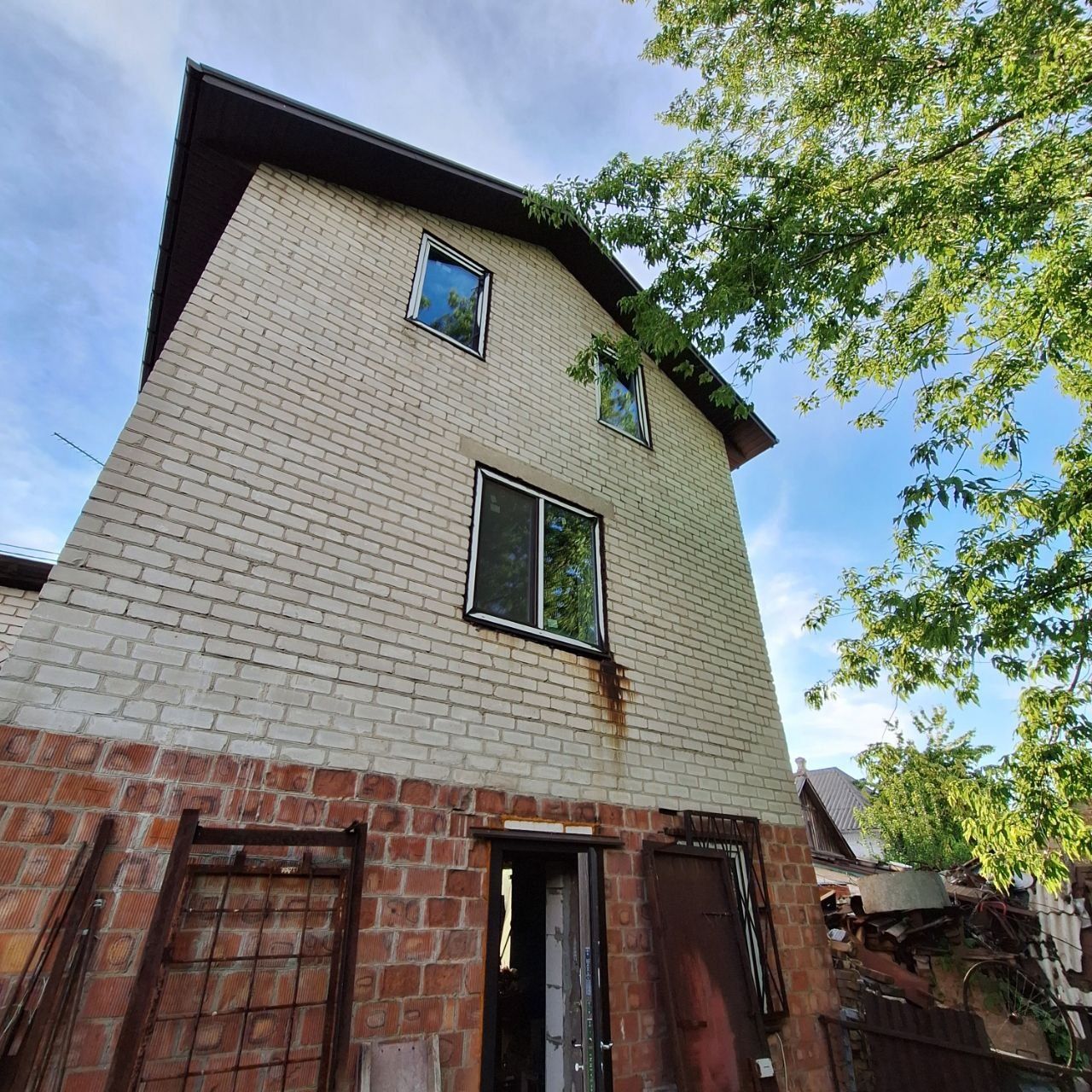 Продам 3-х этажный "Умный дом" площадью 214кв.м. 7 соток земли Диевка1