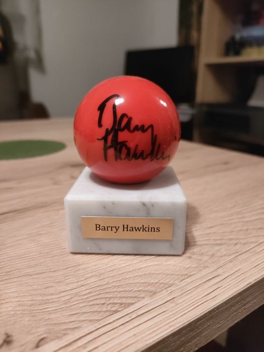 Bila snookerowa z autografem Barrego Hawkinsa