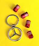 ** NOWY Breloczek MERCEDES + Nakrętki na wentyle czerwone tuning