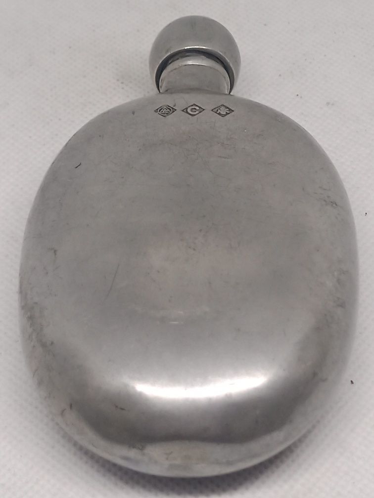 Garrafa de bolso em liga de metal