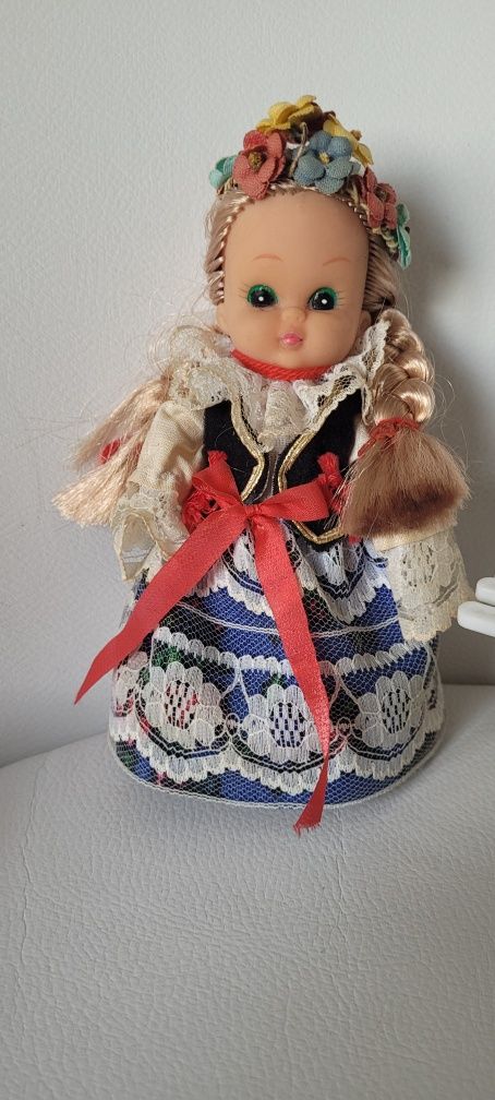 Stara lalka w stroju ludowym kolekcjonerska 18 cm z PRL