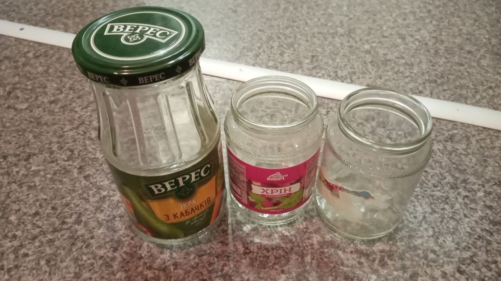 Банки стеклянные.