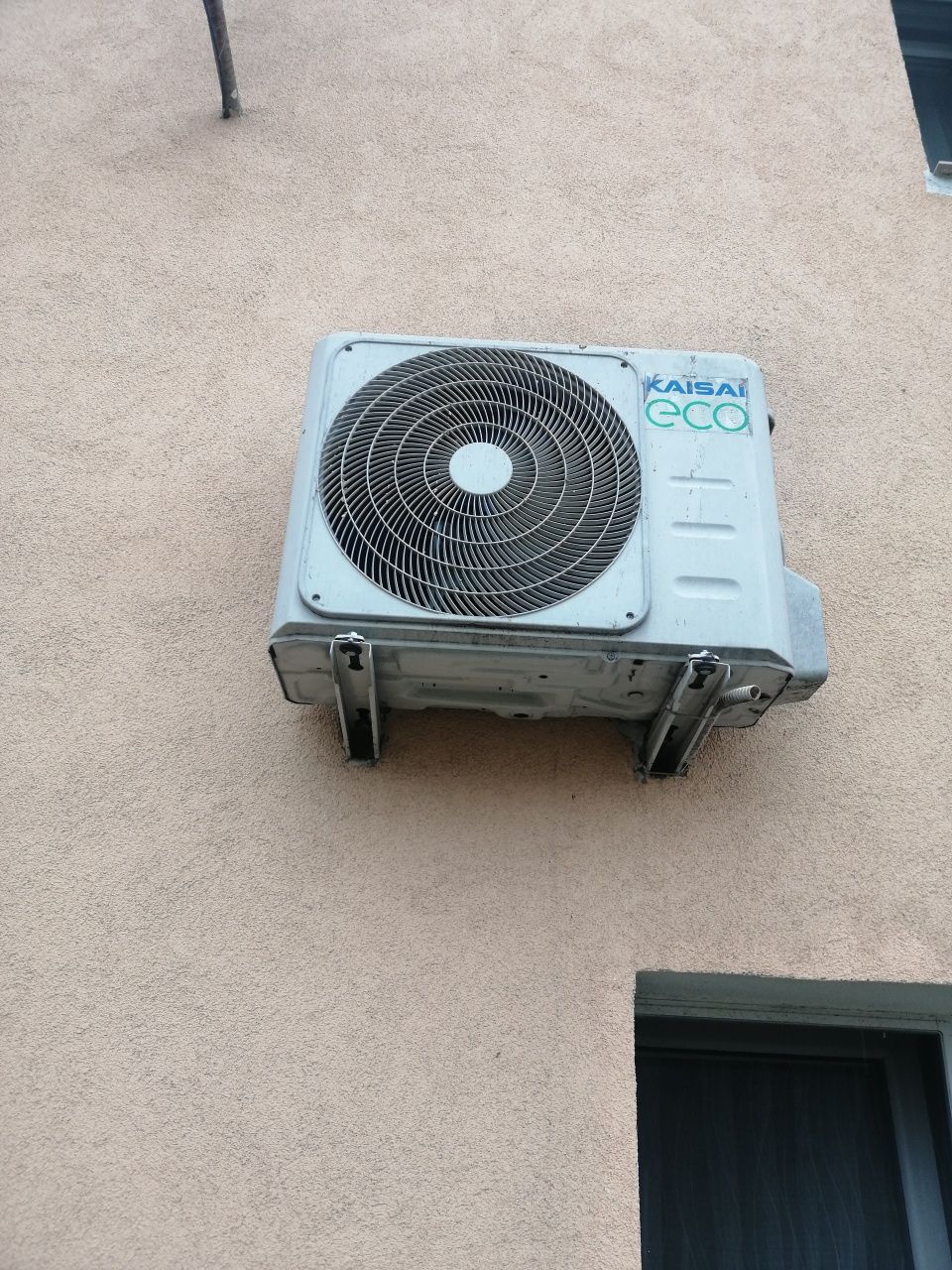 Sprzedam klimatyzację widoczną na zdjęciu