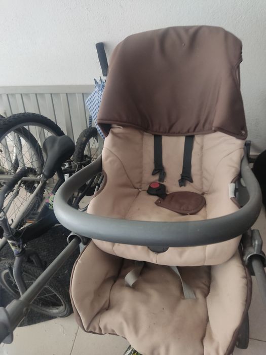 Vendo carrinho de bebê 3 em 1 negociável