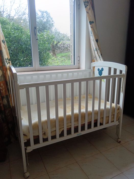 Cama/Berço Branco moderno