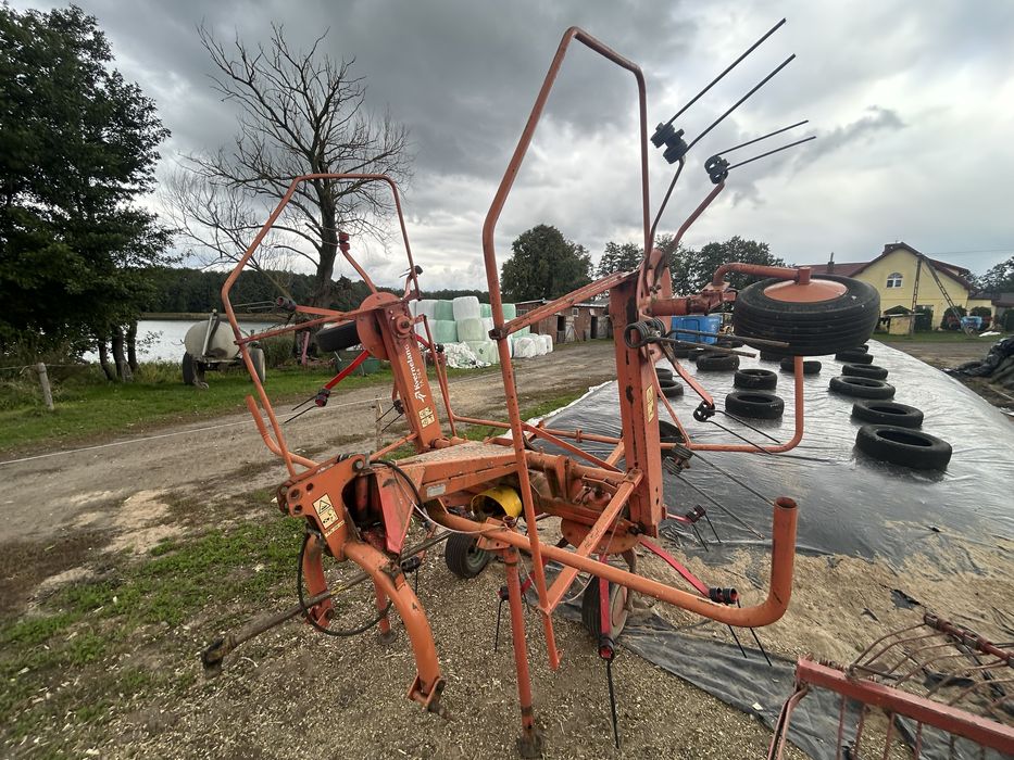 Kverneland TA744 przetrząsacz