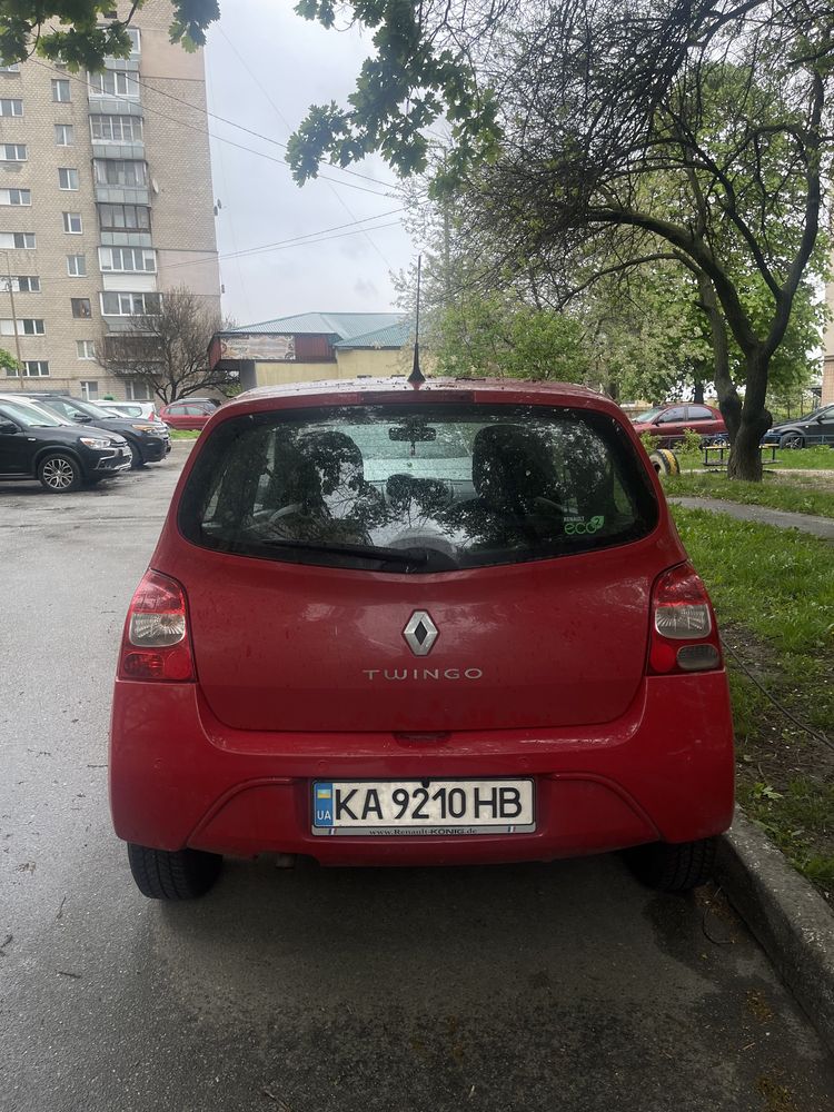 Renault Twingo.2011 року. || покоління . маленька машина .