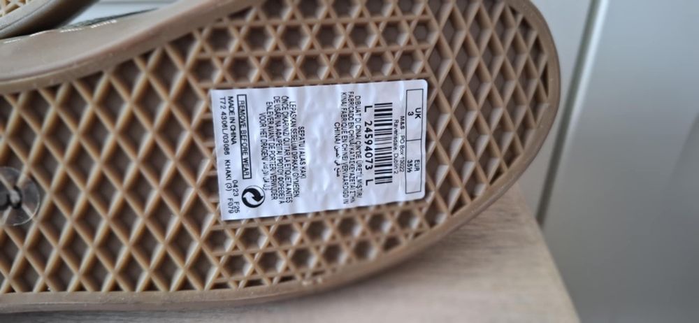 Nowe trampki Marks & Spencer r.35 1/2 NOWE.
Wkładka mierzona 22,5 23 c