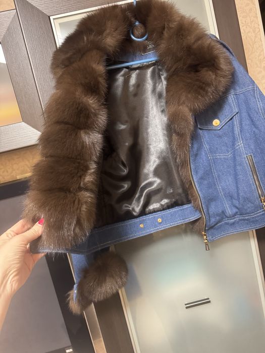 Продам джинсовую куртку с песцом