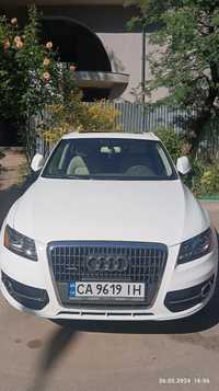 Audi Q5 2011 бензин 2.0