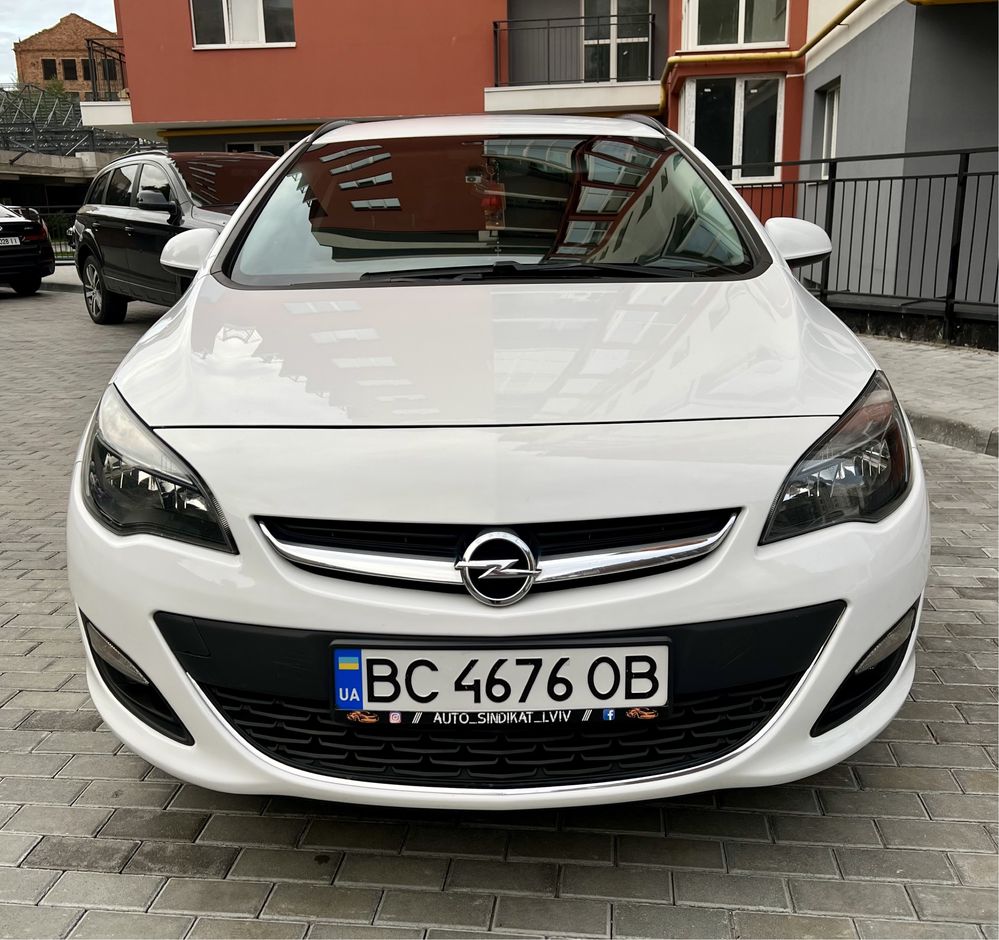 Opel Astra j 2015 року 1.6дизель