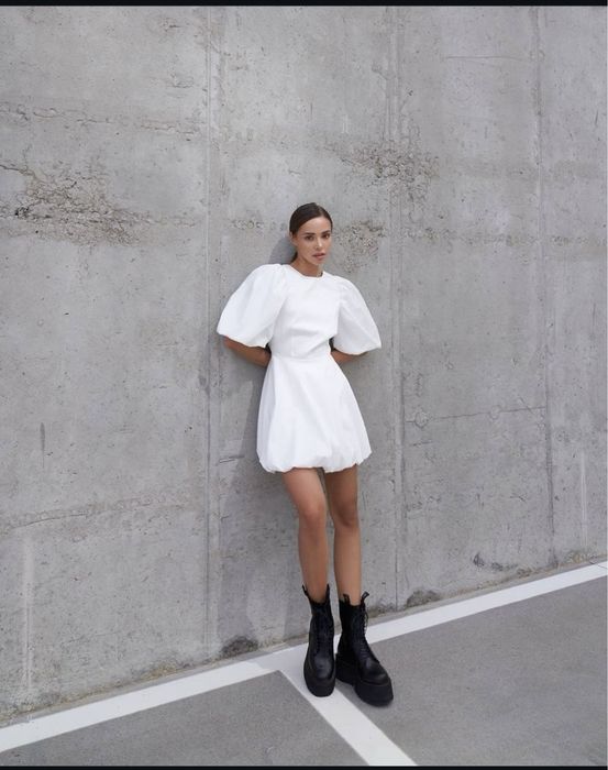 Сукня з відкритою спинкою