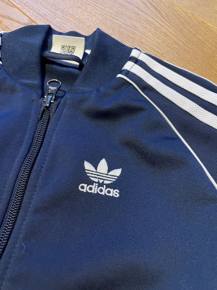 Dres dla chłopczyka marki Adidas z imieniem