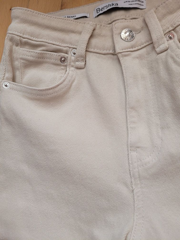 Nowe spodnie skinny Bershka, 36