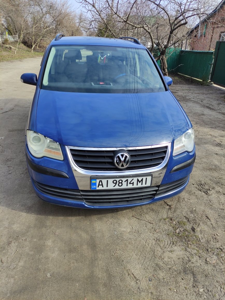 Продам Volkswagen Touran 2009 року 1.9 TDI