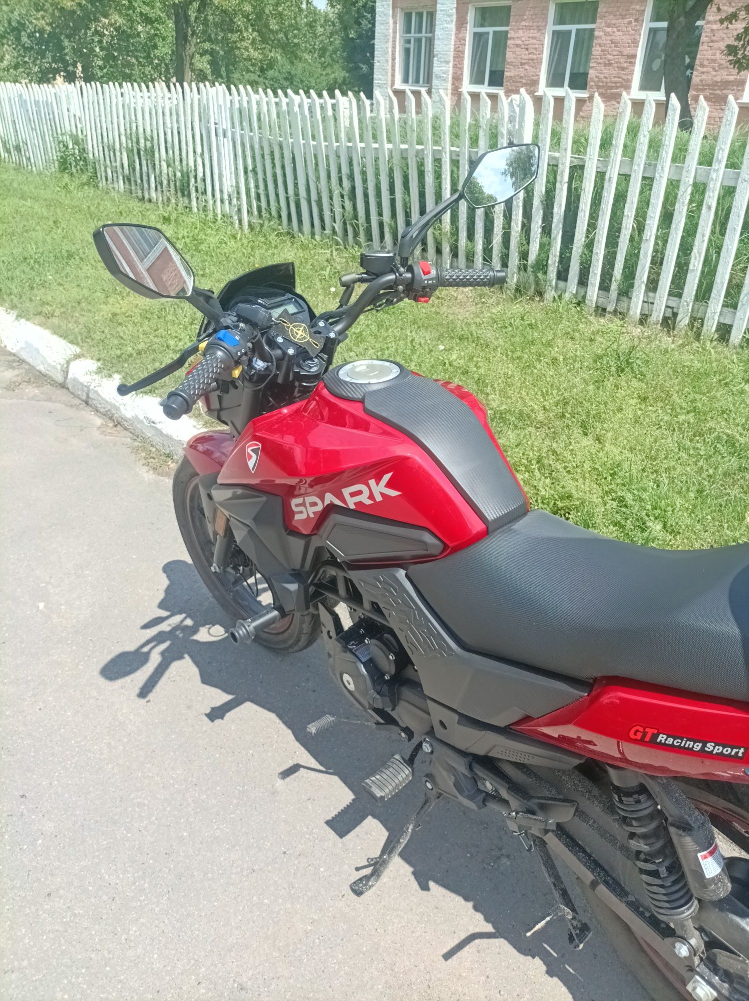 Продам мотоцикл Spark
