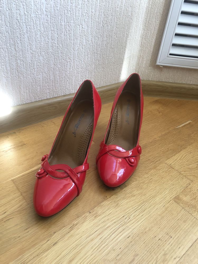Туфли красные 40 размер