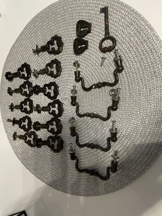 Komplet uchwytow do mebli z lat PRL-mosieżne