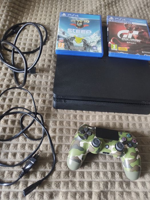 Продам Ps4 slim 1 TB ідеальний стан,диски в подарунок!