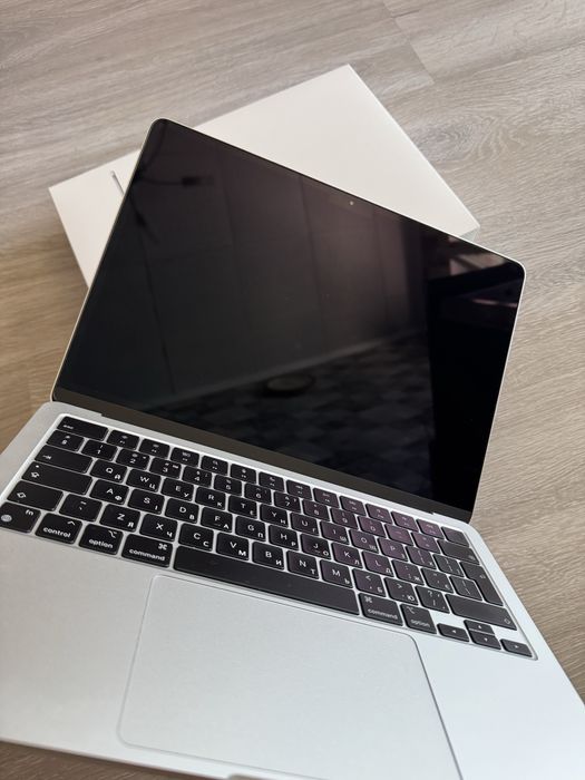 Macbook air 13 (2022) m2 256Gb офіційний Повний комплект