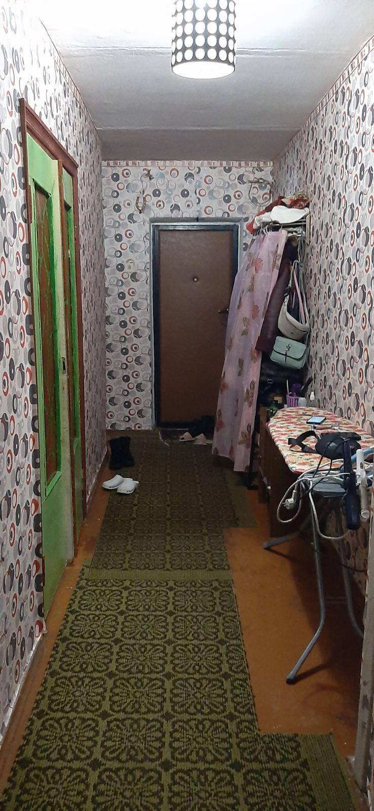 Продам трьох кім. АО, квартиру ,крошня,Покровська