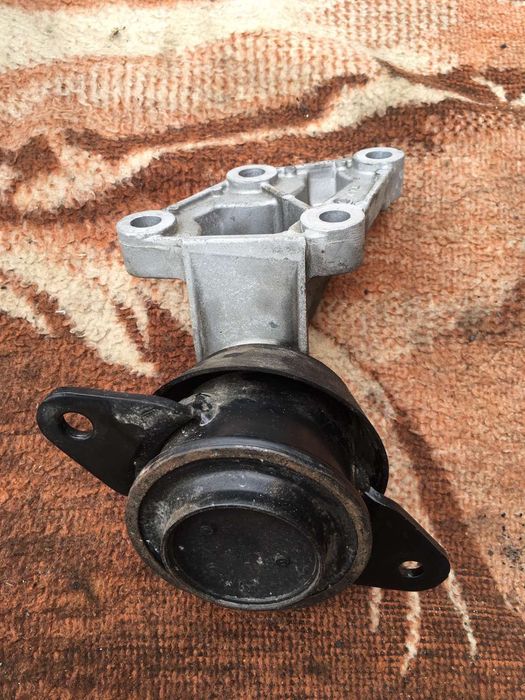 Подушка двигуна кронштейн коробки Nissan Leaf Ніссан Ліф 11-17 Розбор