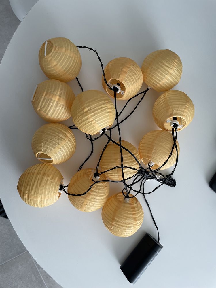Lampki Cotton Balls Ikea na zewnątrz