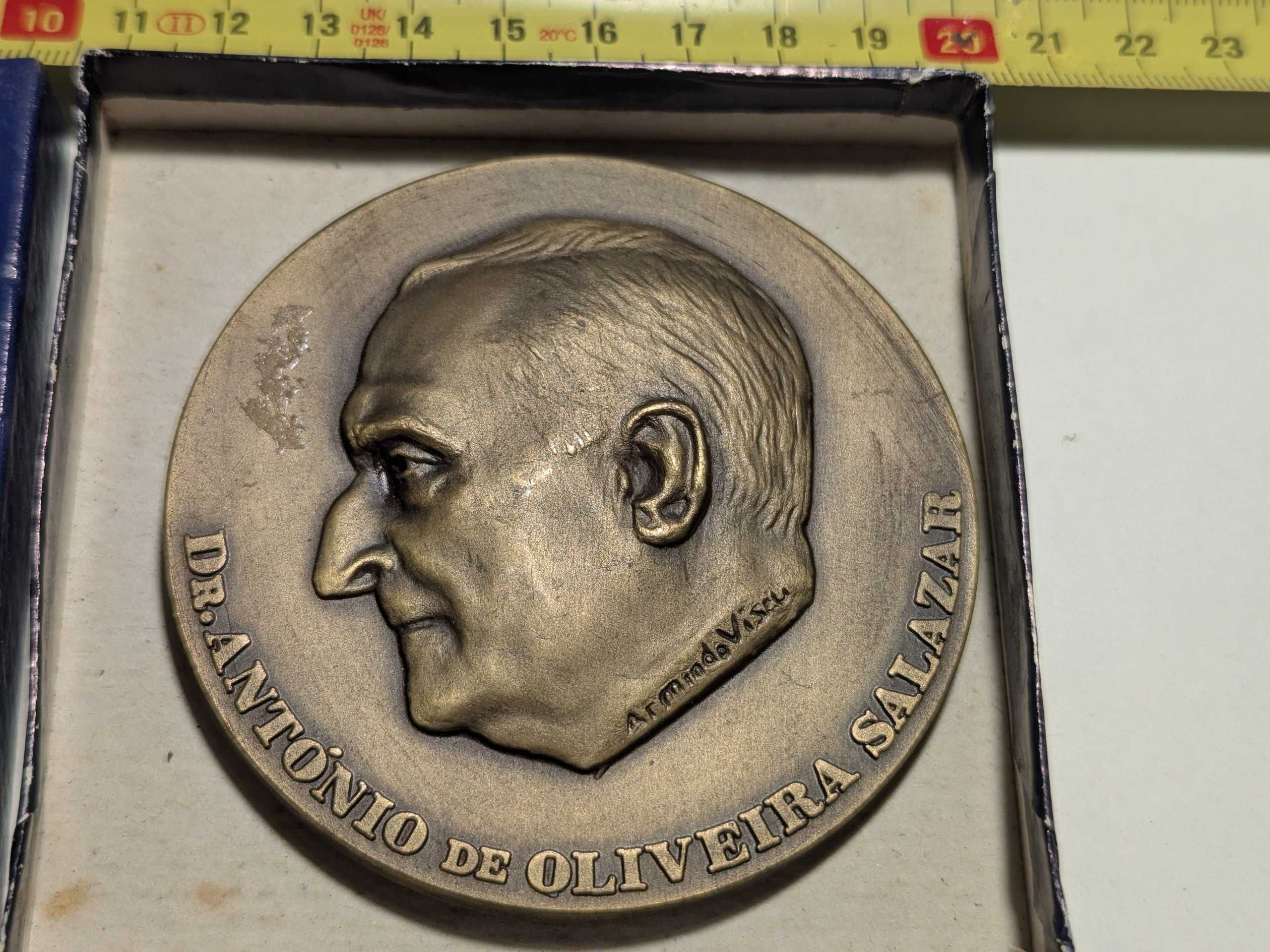 MEdalha de Oliveira Salazar - por Armando Viseu