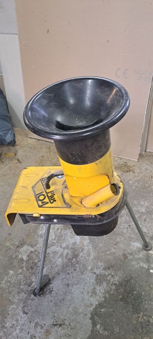 Rębak do gałęzi ogrodowy Akita 1300w