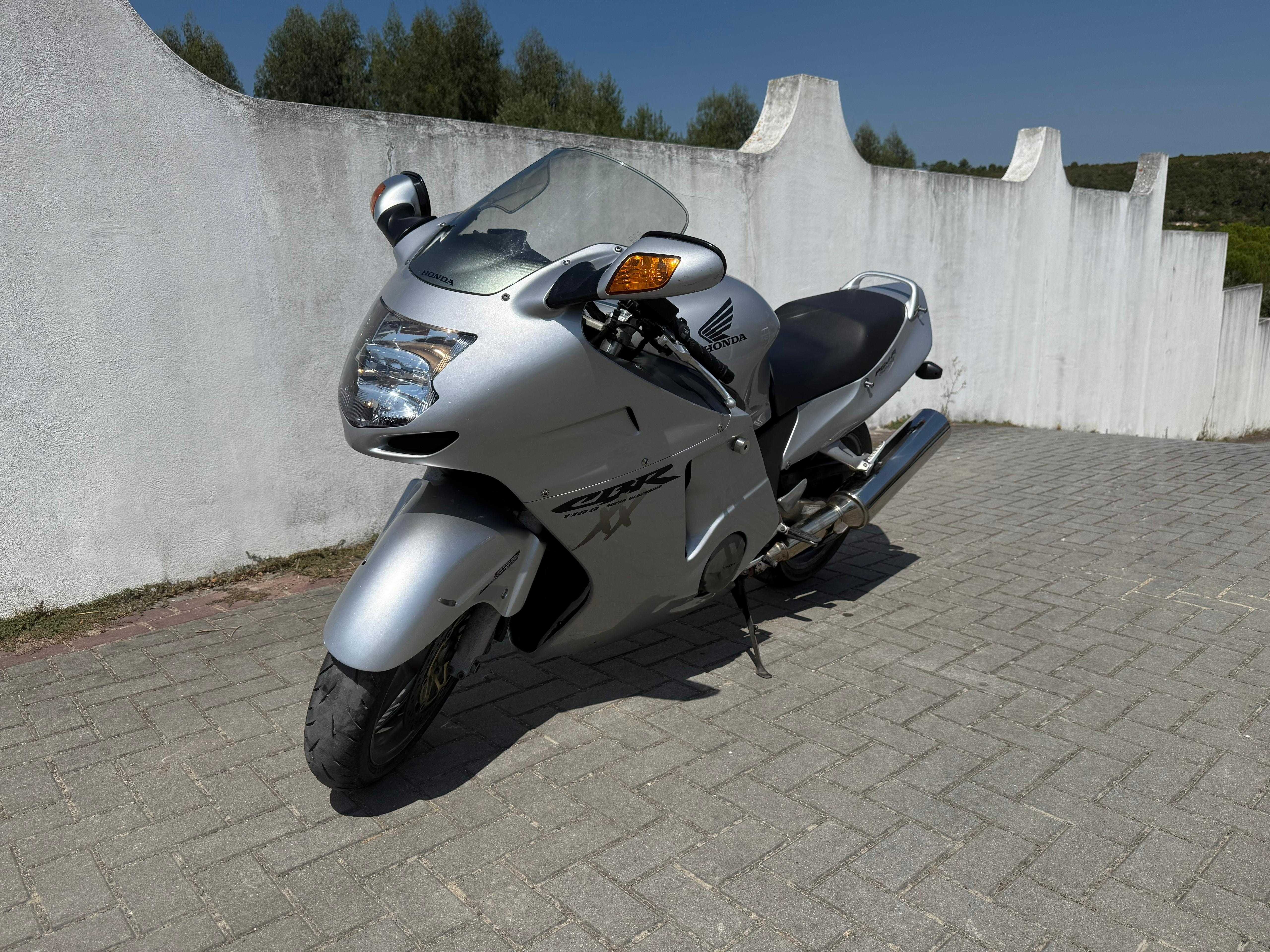 Honda CBR 1100XX Super Blackbird(2003)–A Lenda em Perfeitas Condições