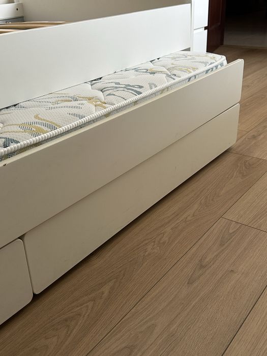 Cama com gavetão SLÄKT Ikea + colchão como novo