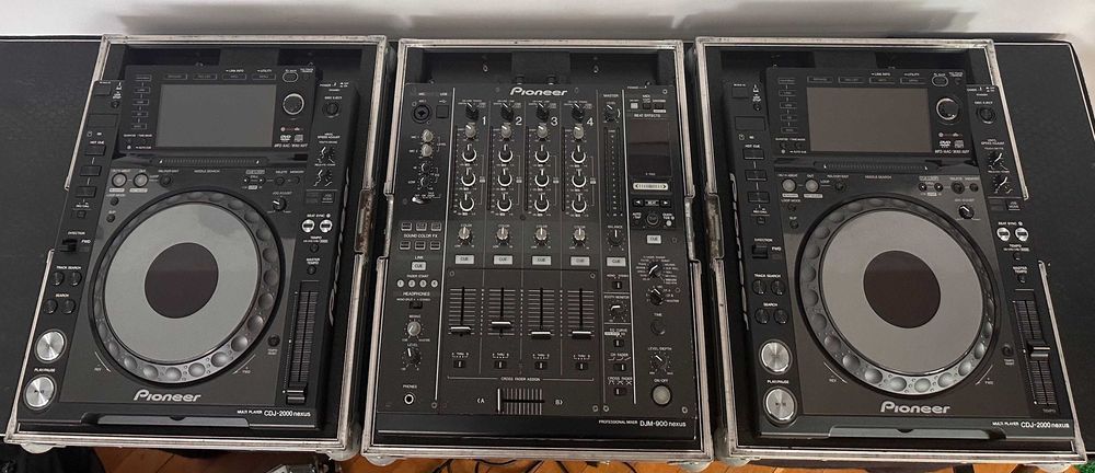 2 - Pioneer CDJ 2000 Nexus