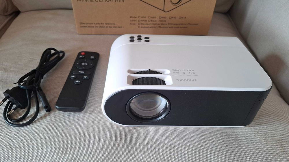 Projetor LED Portátil SEMI NOVO