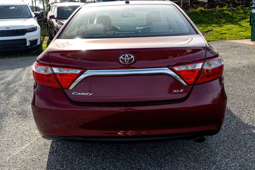 Toyota Camry      2016
