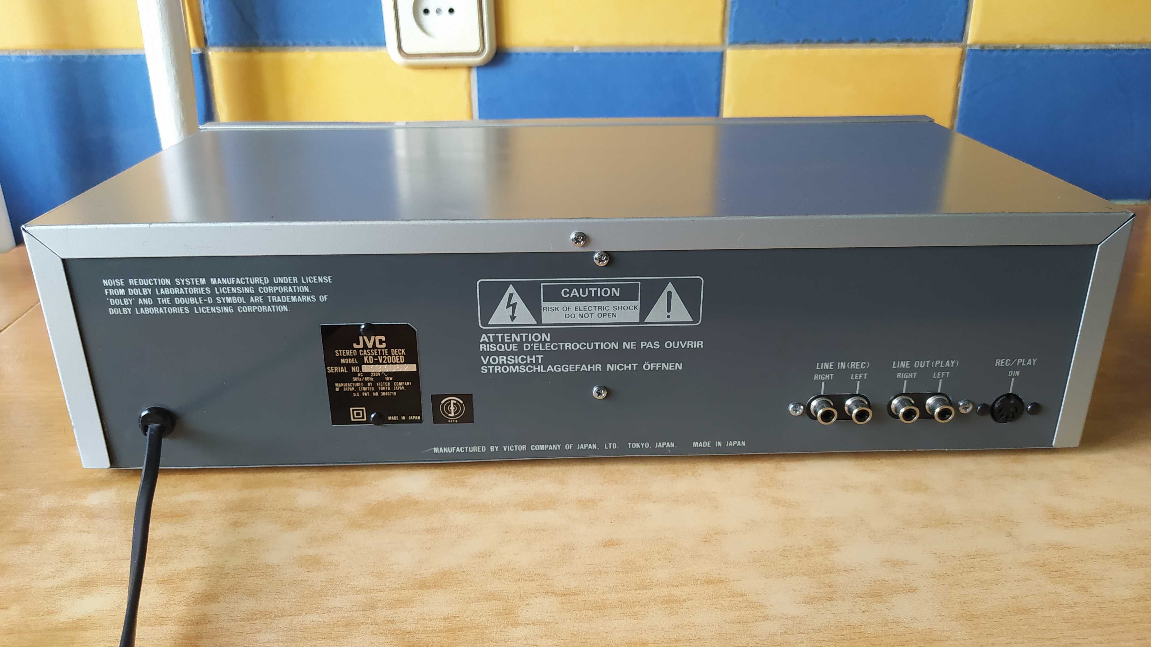 Кассетная дека JVC KD-V200
Stereo Cassette Deck (1983-84)