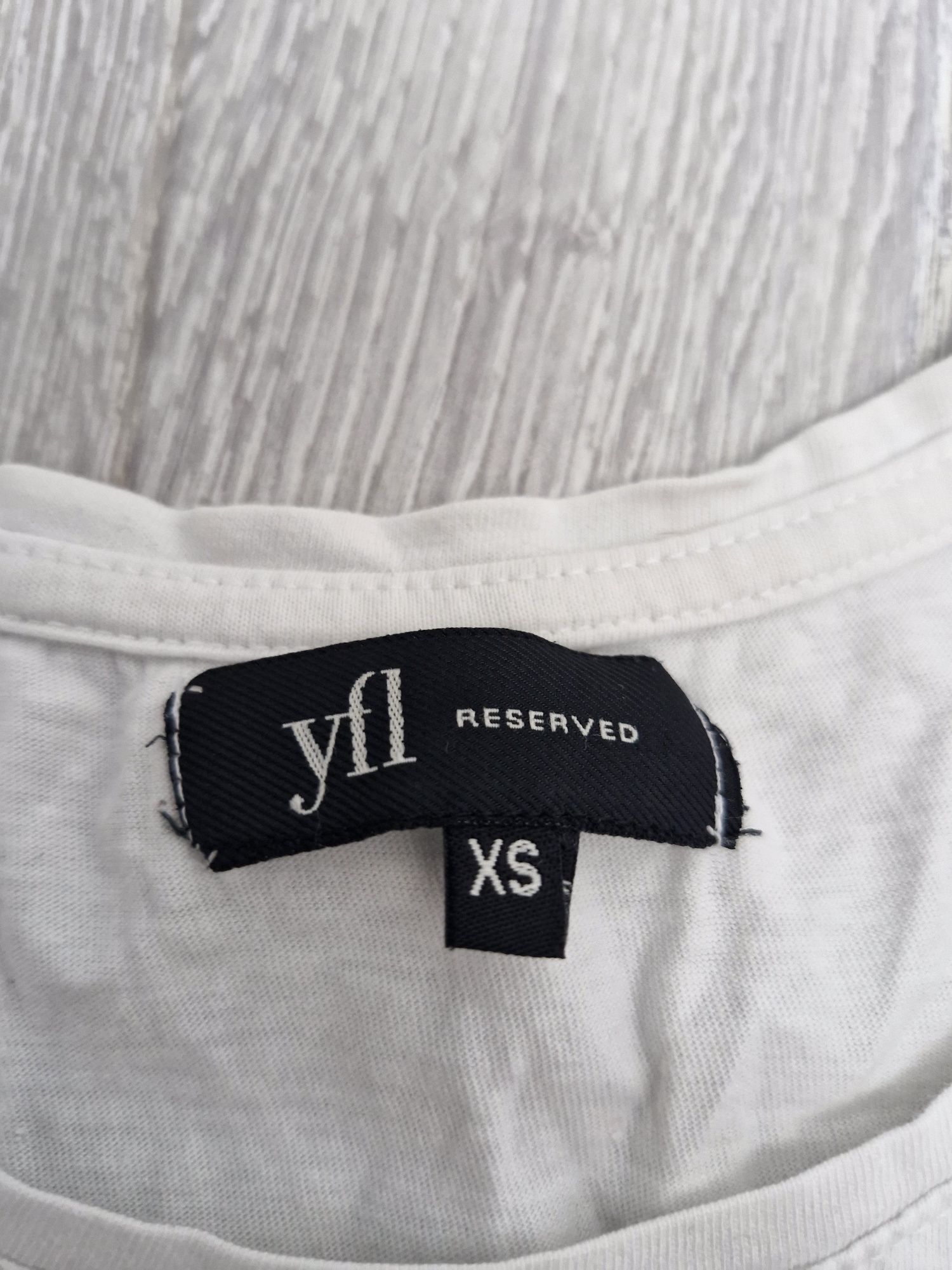 RESERVED tshirt damski bialy w groszki rozmiar XS