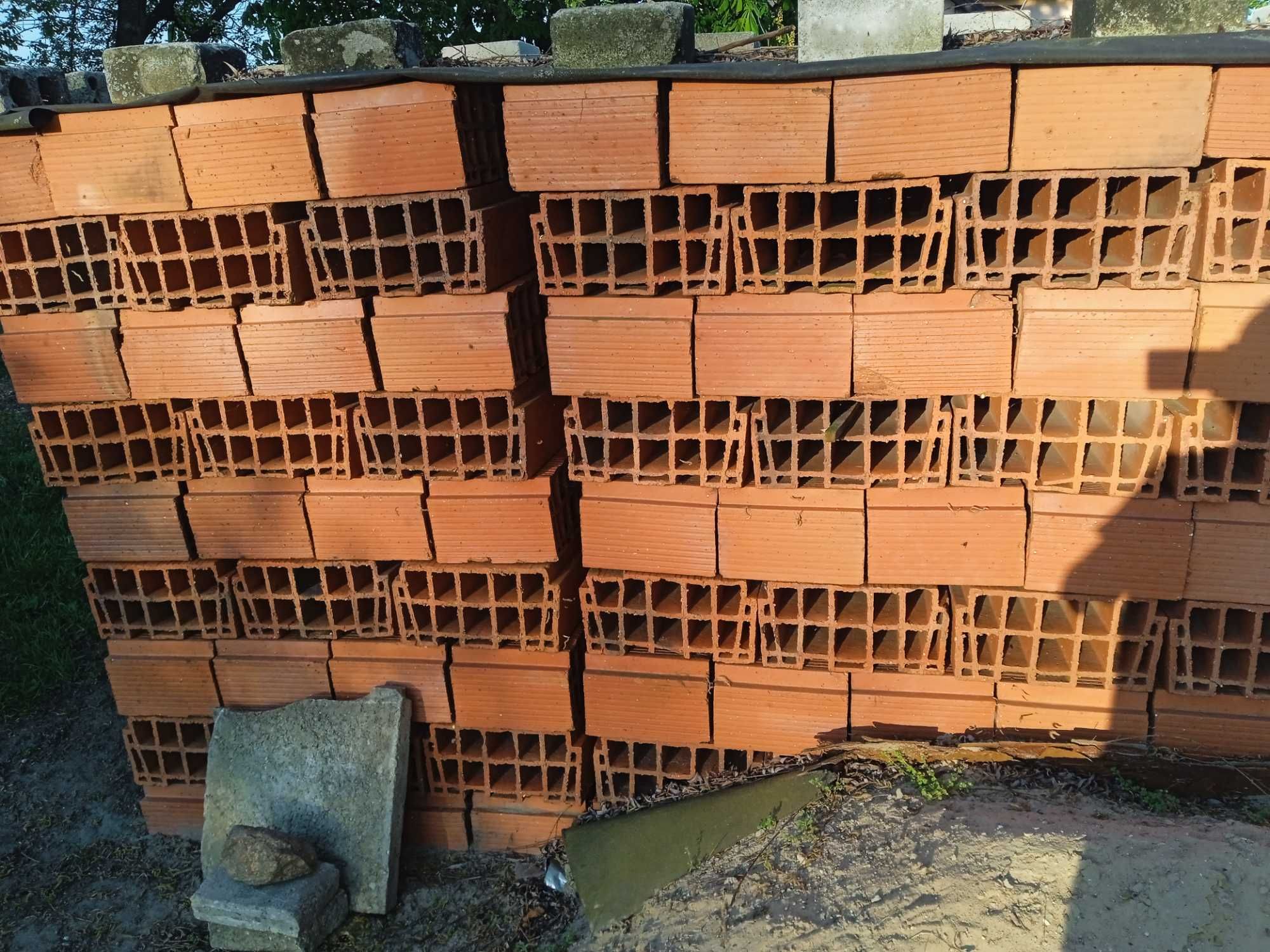 Pustak ceramiczny stropowy 2zł/szt