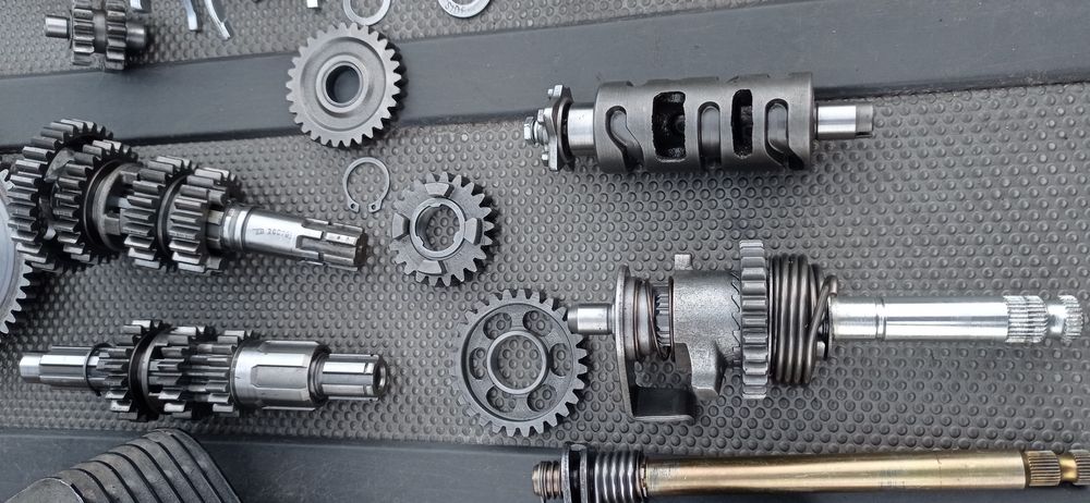 Двигун 163FML по запчастинах. Картер. Коробка передач. Стартер