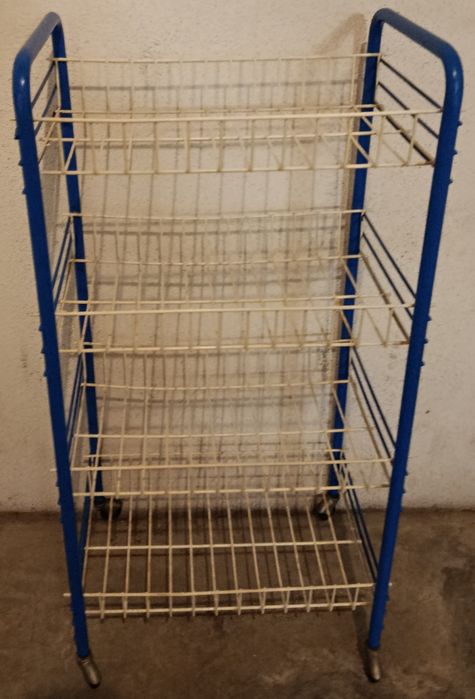 Carrinho de legumes em metal para cozinha