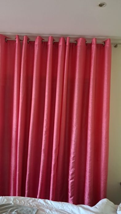 Cortinas rosa fucsia, com aros, alt 2,5, largura 1,4