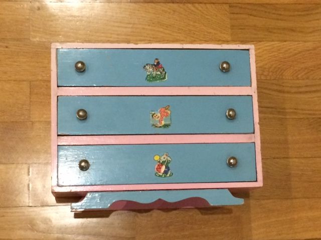 Antiga Mobilia de Quarto de bonecas usada