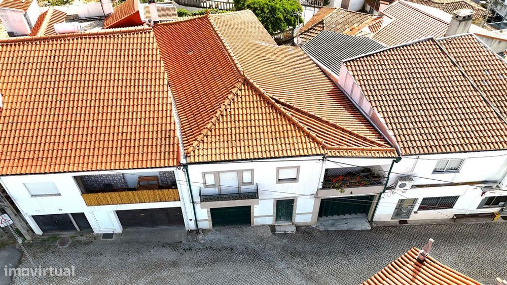 Moradia T4 com adega no Douro Minhateiro, em Castanheiro do Sul, São J